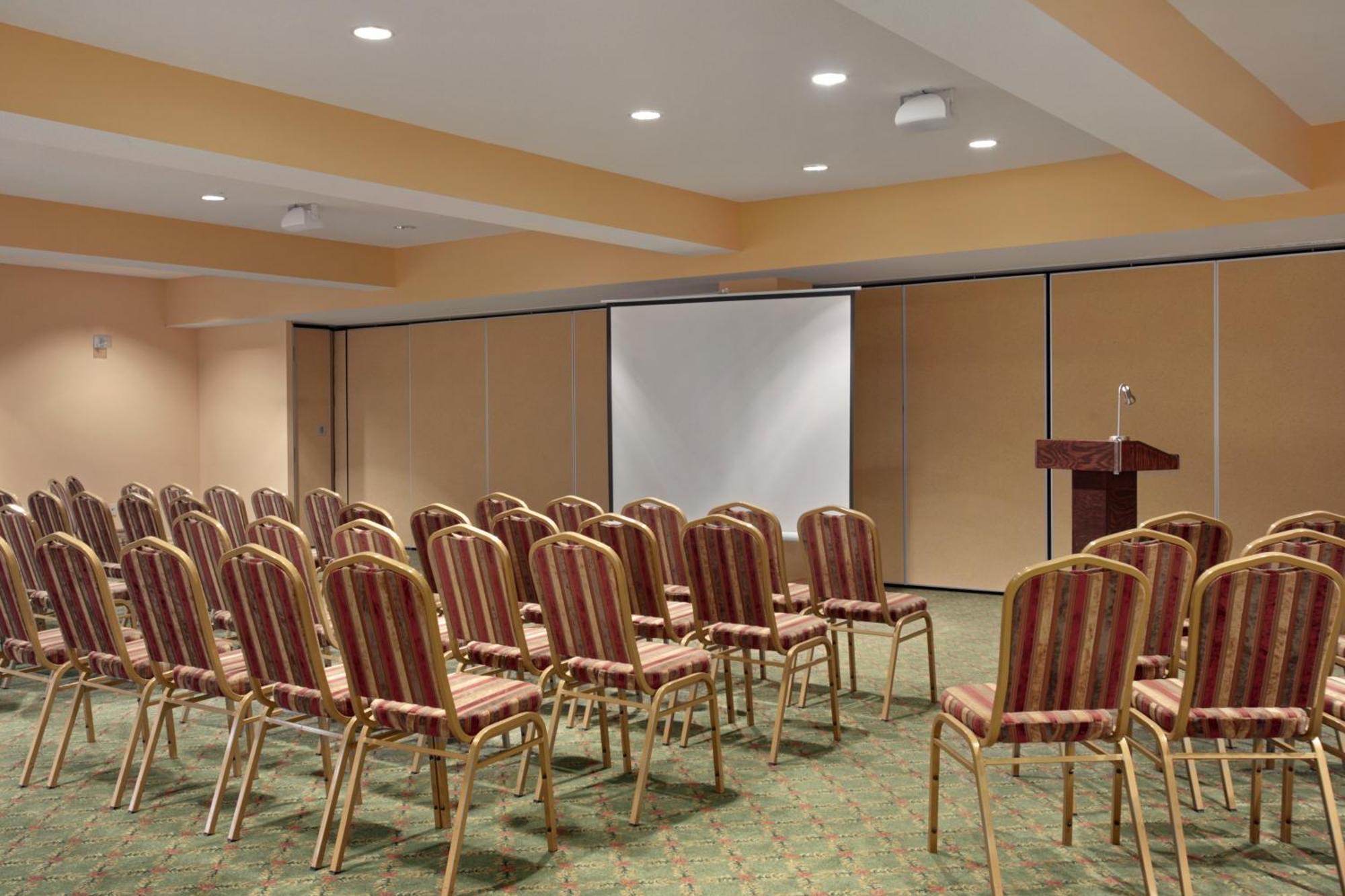 Days Inn By Wyndham Oromocto Conference Centre Dış mekan fotoğraf