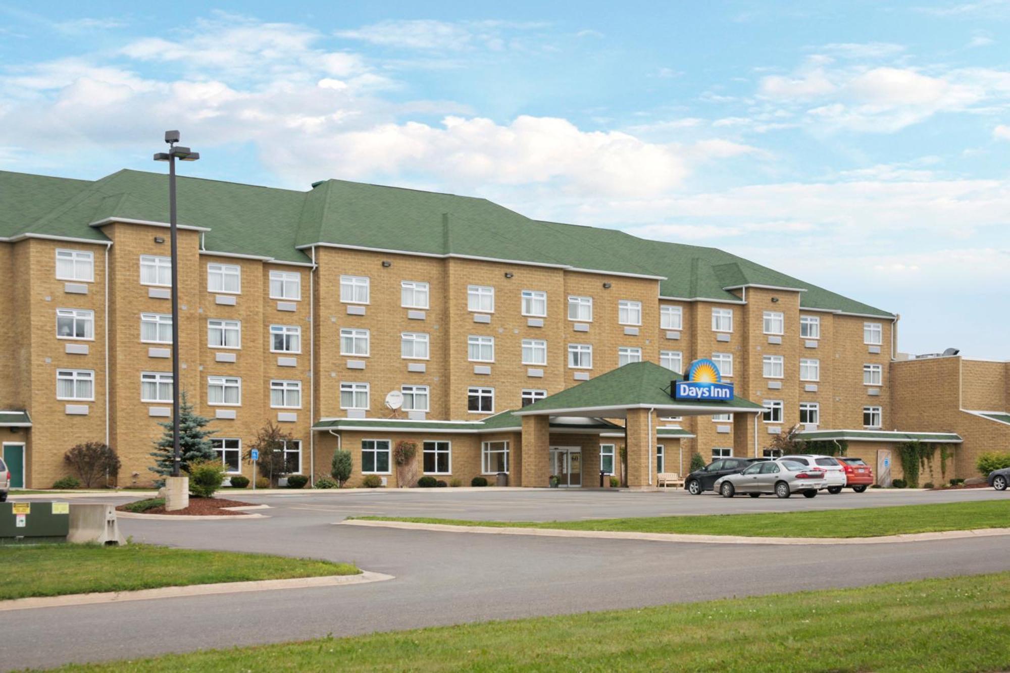 Days Inn By Wyndham Oromocto Conference Centre Dış mekan fotoğraf