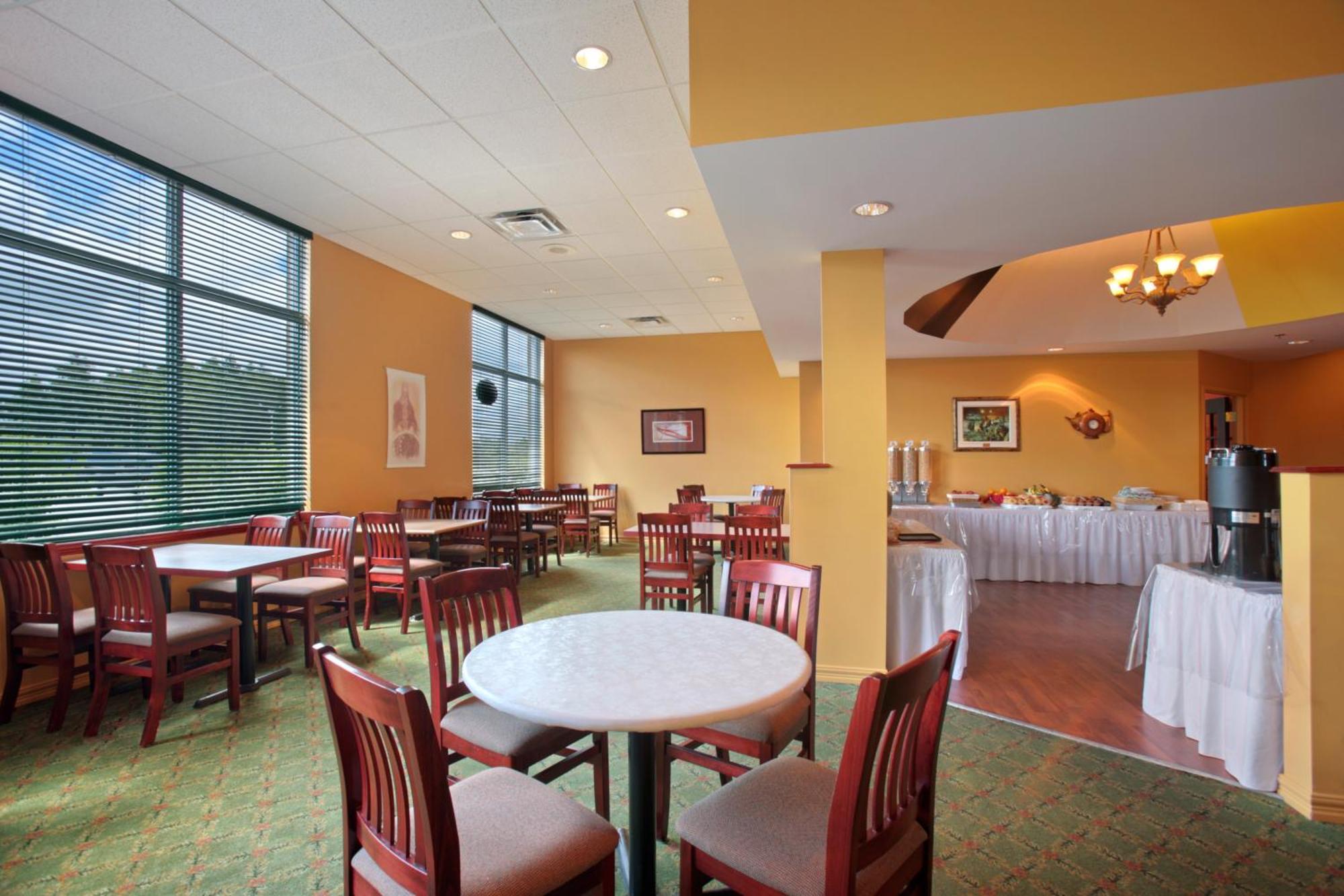 Days Inn By Wyndham Oromocto Conference Centre Restoran fotoğraf
